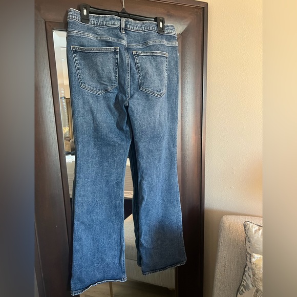 Gap 90’s loose flare mid rise size 10R - Picture 3 of 3